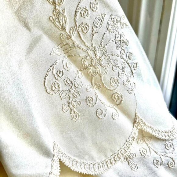 Vintage American Women's White and Cream Dress - Picture 4 of 6